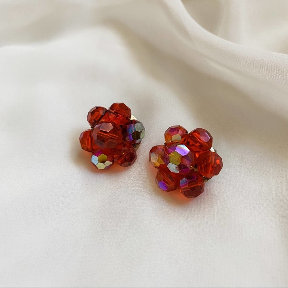 Vtg Red Iridescent Bead Flower Clip Earrings 20$